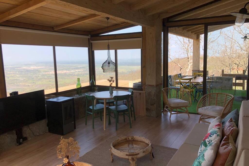 Vuelos De Montana L Montánchez Buitenkant foto