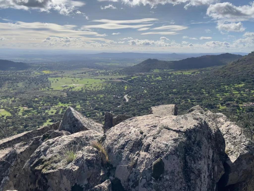 Vuelos De Montana L Montánchez Buitenkant foto
